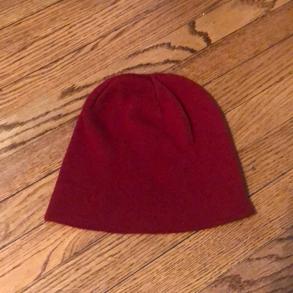 Red beanie / hat - Picture 2 of 3